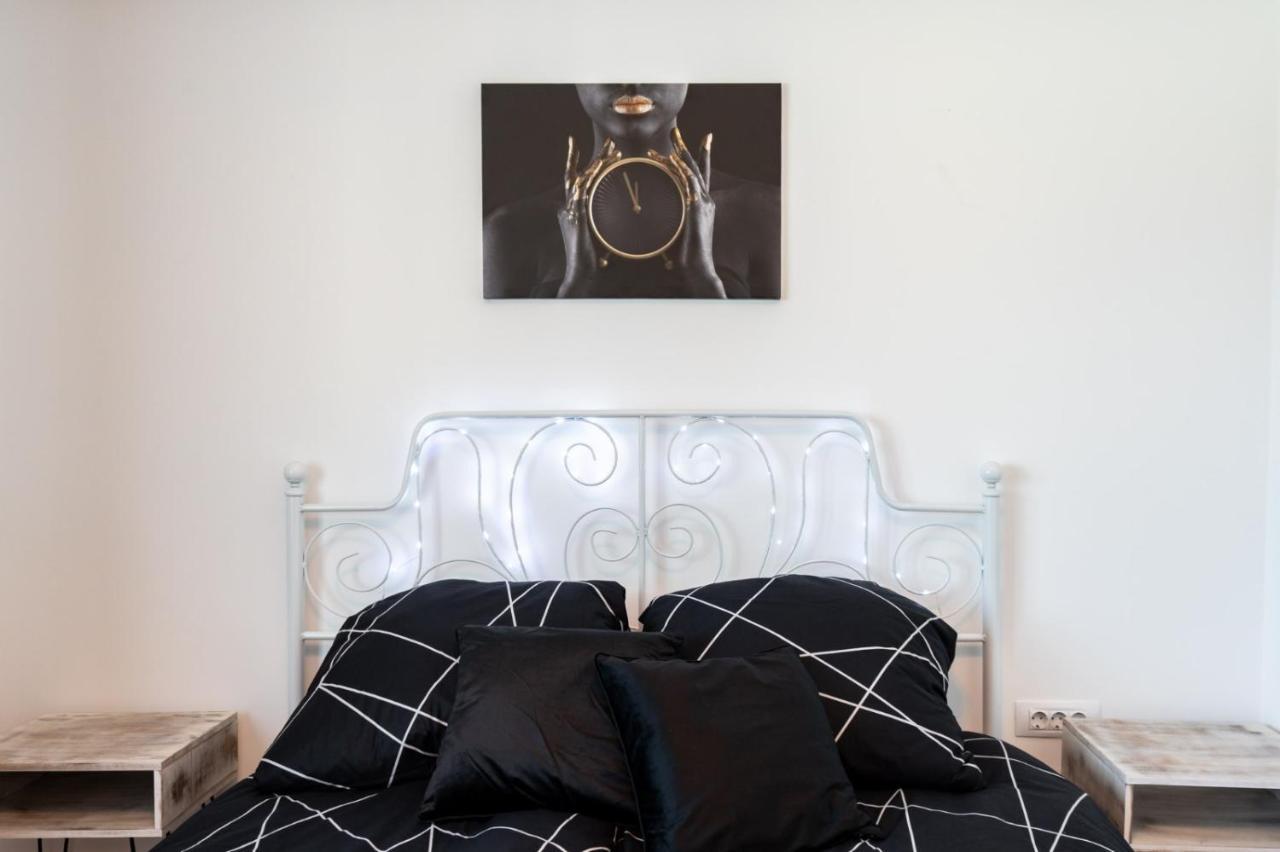 Spacious And Cozy Apartment In Central Bukurešť Exteriér fotografie